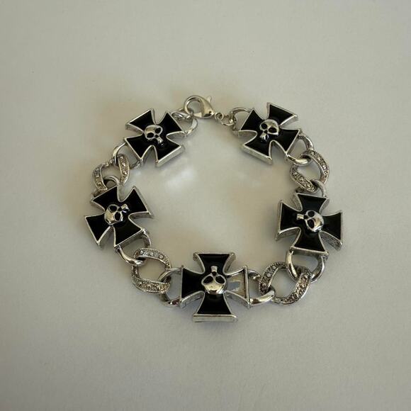 Y2K Silver and Black Skull and Crosses Charm Bracelet - Picture 5 of 9